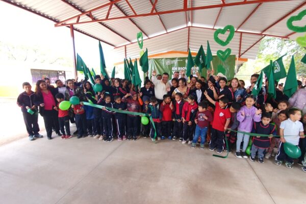 Arnulfo Urbiola inauguró techado en Telesecundaria «Pedro Antonio de los Santos» de la comunidad La Palmita en Rioverde.