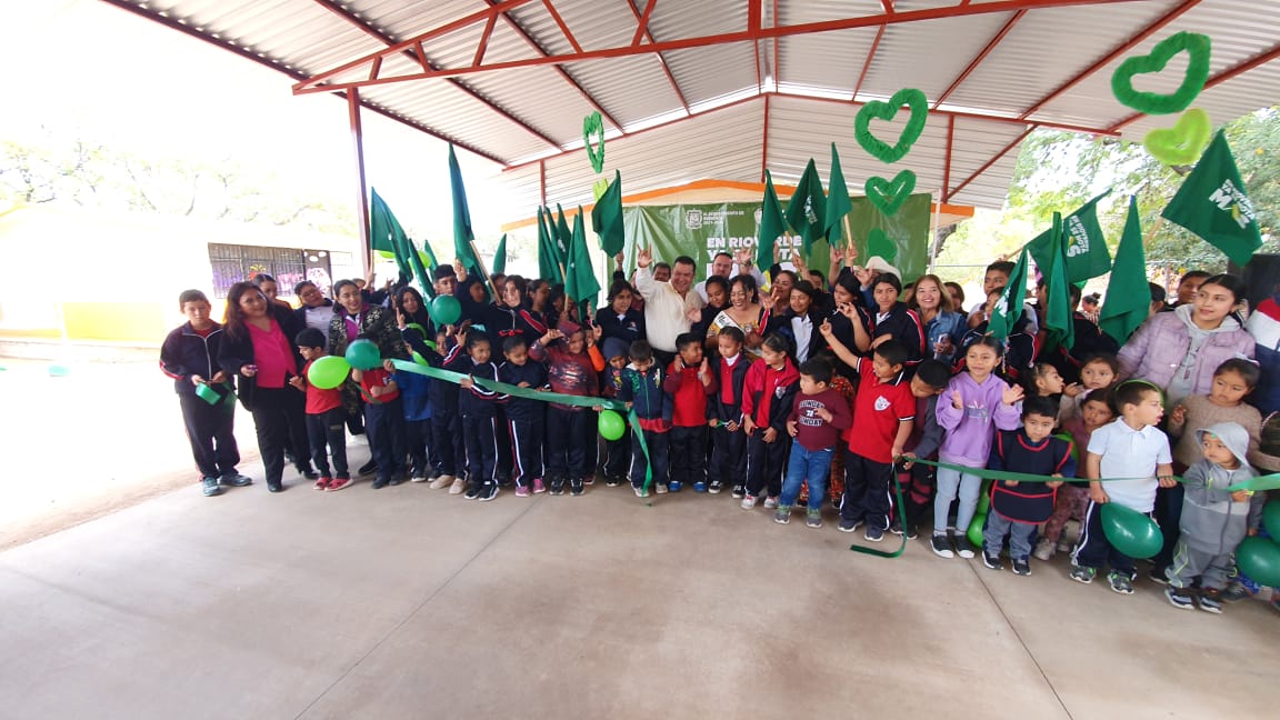 Arnulfo Urbiola inauguró techado en Telesecundaria «Pedro Antonio de los Santos» de la comunidad La Palmita en Rioverde.