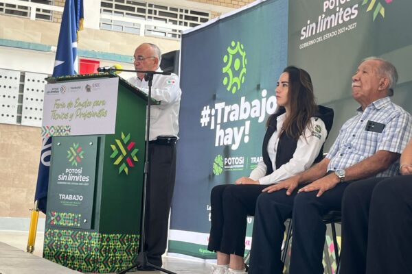 UN ÉXITO FERIA DEL EMPLEO PARA JÓVENES