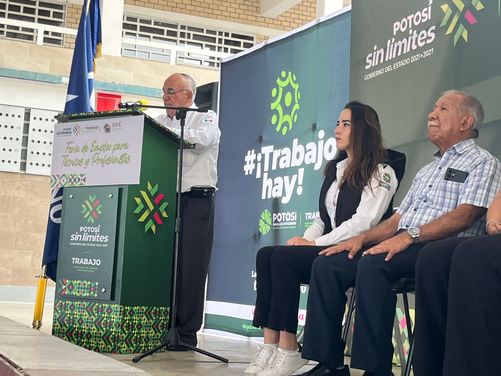UN ÉXITO FERIA DEL EMPLEO PARA JÓVENES
