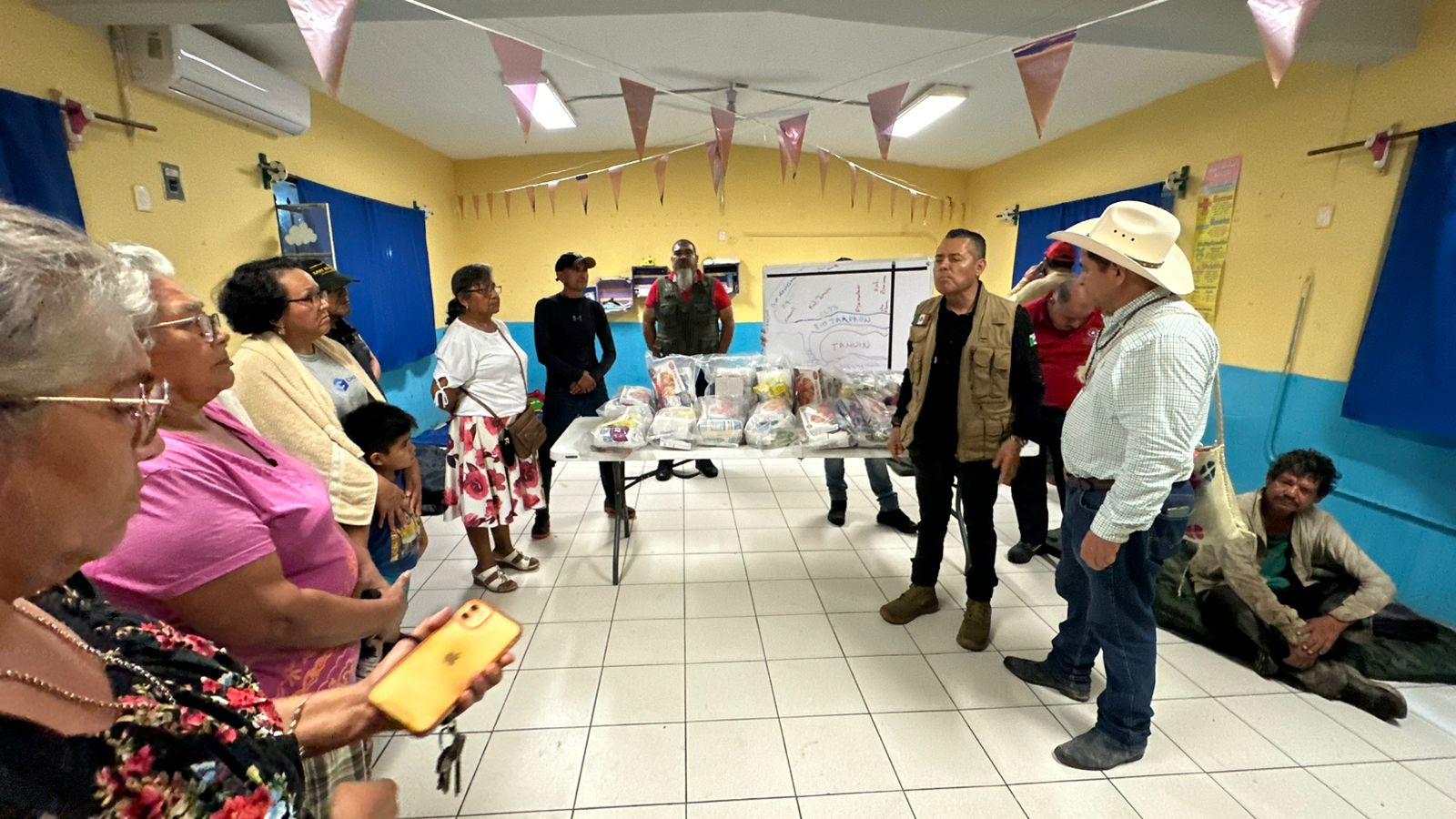 GOBIERNO ESTATAL ENTREGA APOYOS A FAMILIAS DE LA HUASTECA