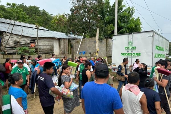 ESTADO LLEVA APOYO A FAMILIAS DE TAMAZUNCHALE AFECTADAS POR LLUVIAS