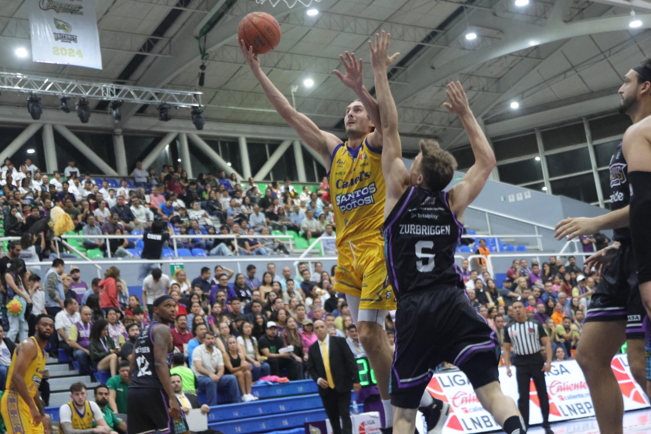 Halcones de Xalapa debuta con triunfo en casa