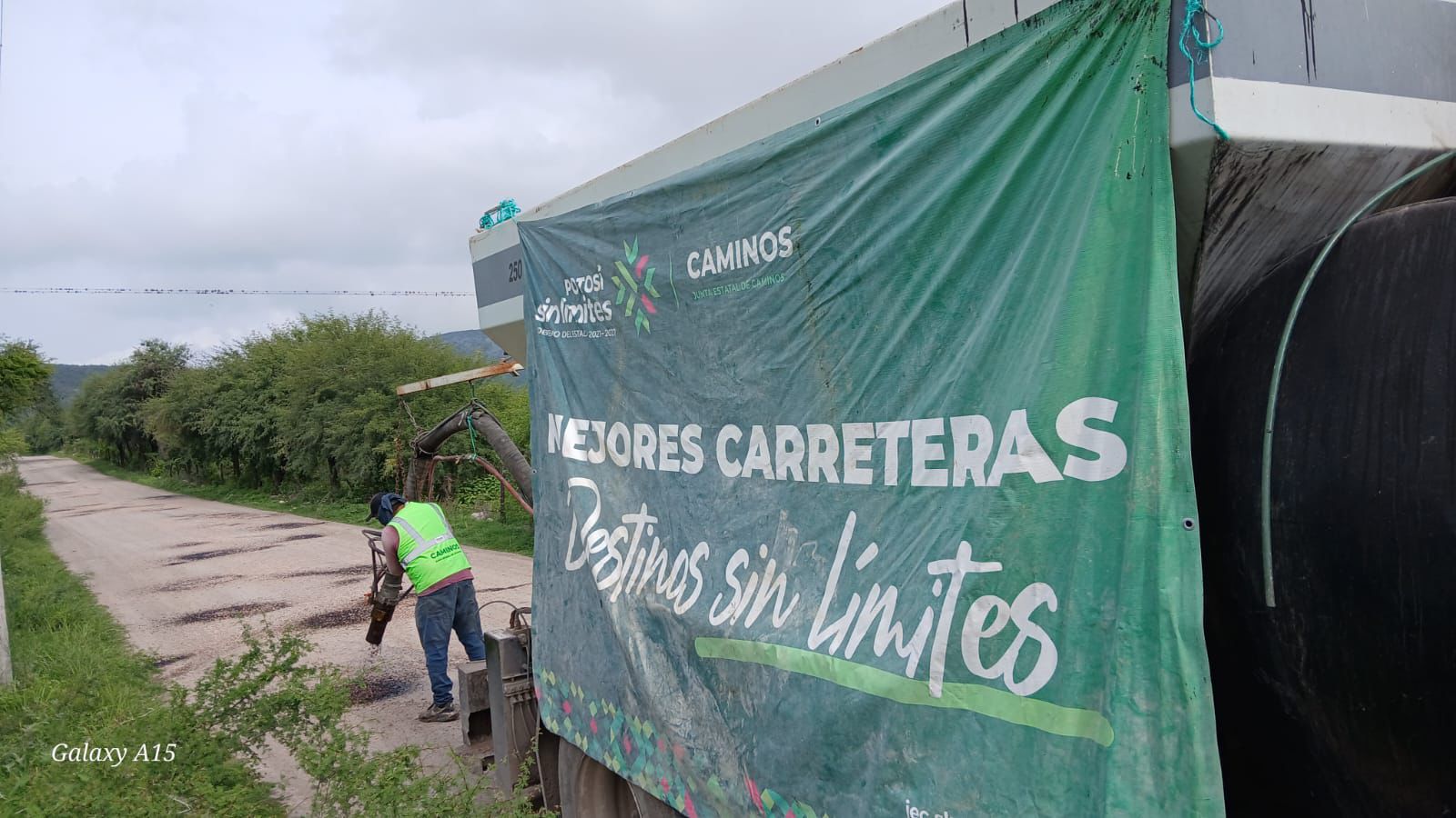 GOBIERNO ESTATAL CONTINÚA CON ACCIONES DE MEJORAMIENTO EN CAMINOS DE RAYÓN