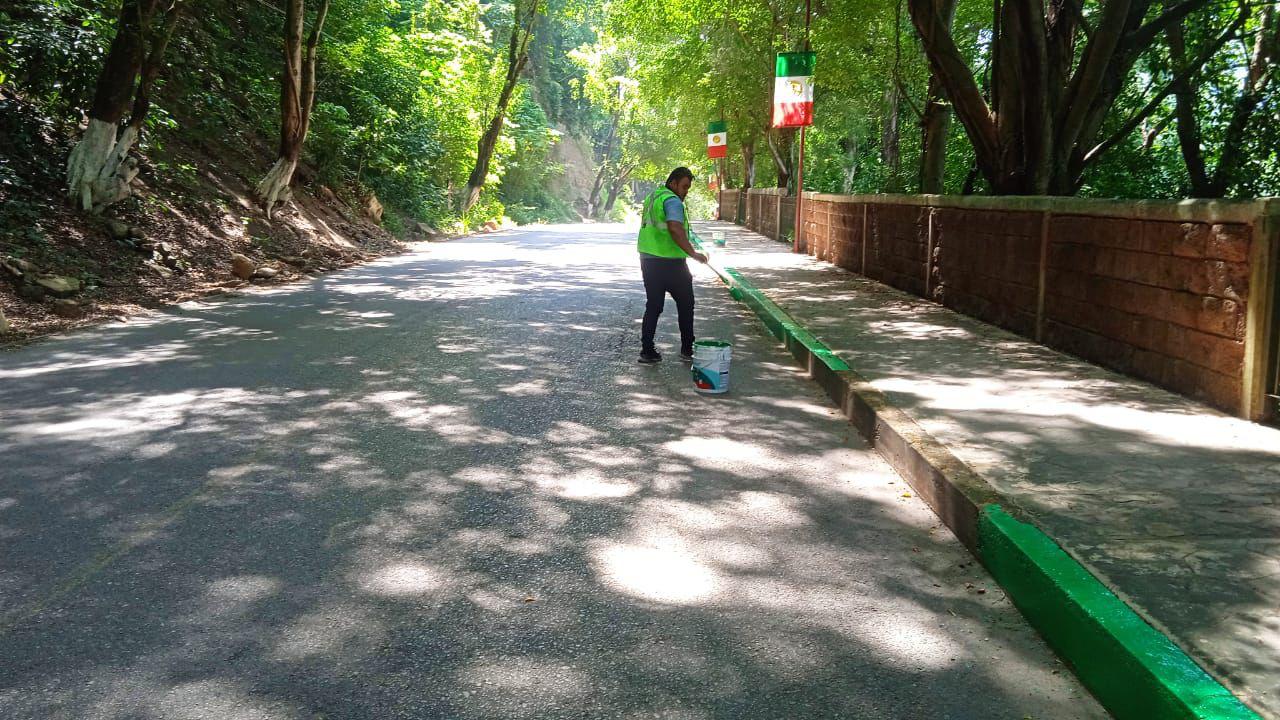 DE CAMINOS•⁠ ⁠La JEC atiende caminos y carreteras para brindar una movilidad sin límites, con traslados seguros y sin contratiempos. 