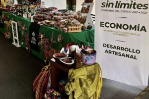 ARTESANÍAS POTOSINAS BRILLAN EN EL SENADO DE LA REPÚBLICA