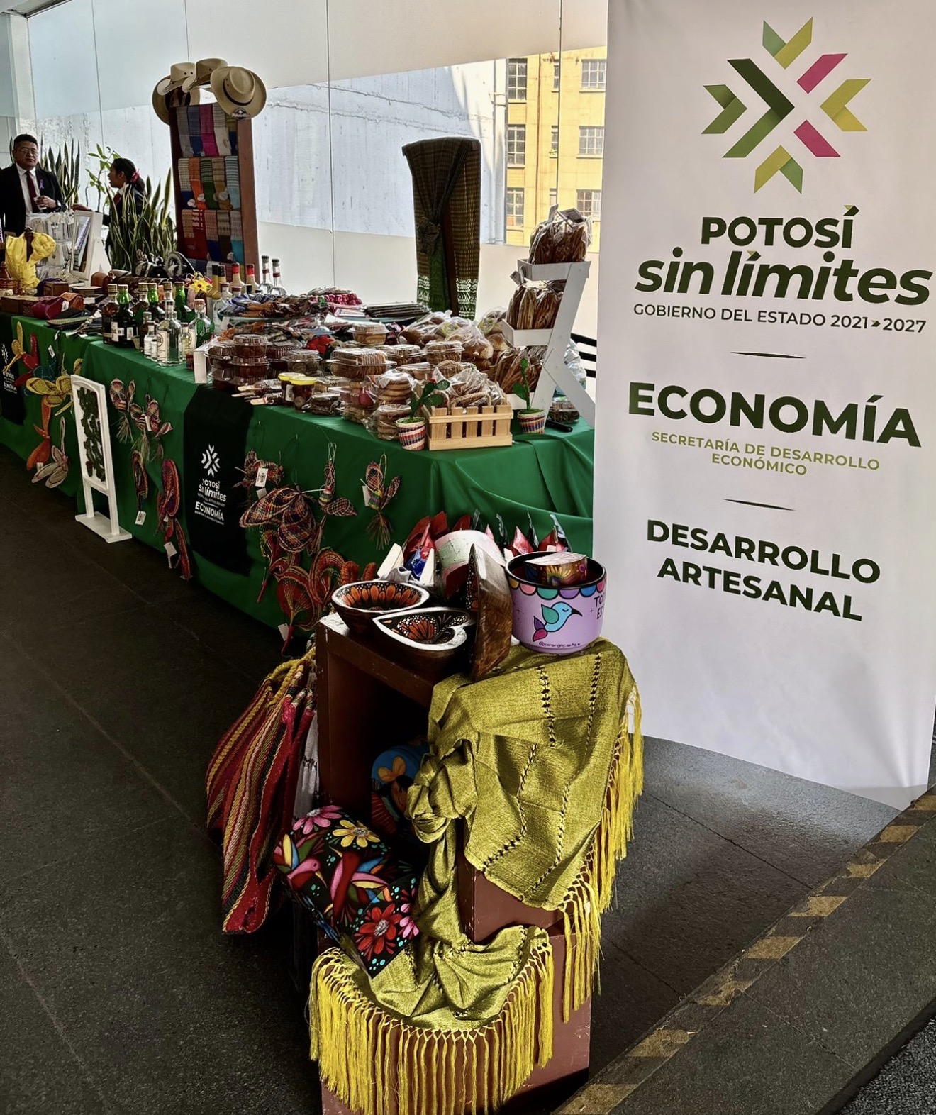 ARTESANÍAS POTOSINAS BRILLAN EN EL SENADO DE LA REPÚBLICA