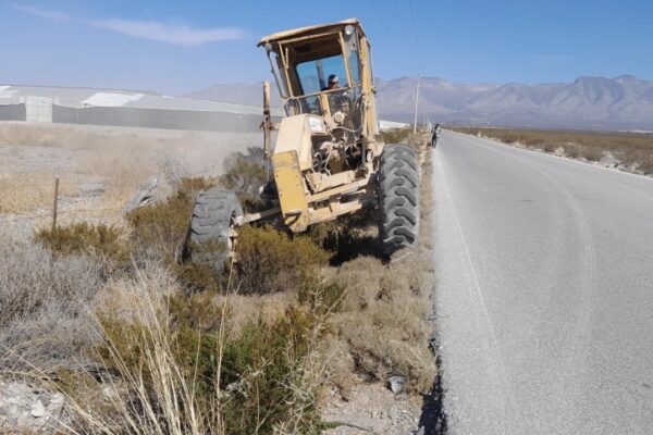 GOBIERNO ESTATAL MEJORA CAMINOS EN REAL DE CATORCE