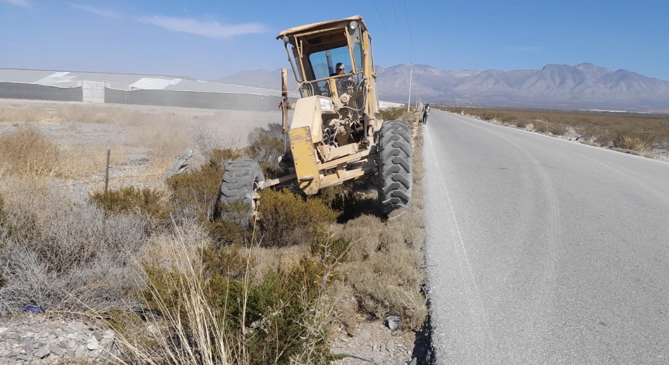 GOBIERNO ESTATAL MEJORA CAMINOS EN REAL DE CATORCE