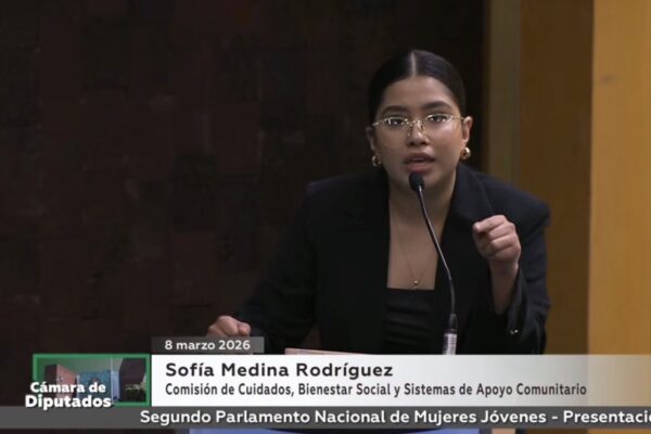 DESTACA ESTUDIANTE POTOSINA EN PARLAMENTO NACIONAL EN SAN LÁZARO