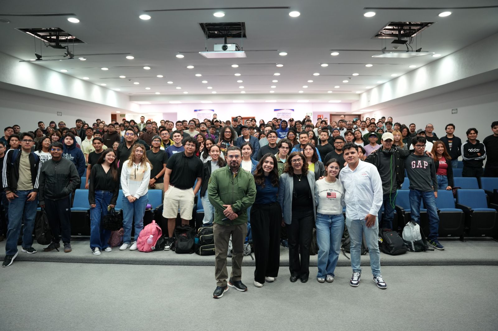 UNIVERSIDAD POLITÉCNICA ACERCA A ESTUDIANTES AL MUNDO INDUSTRIAL