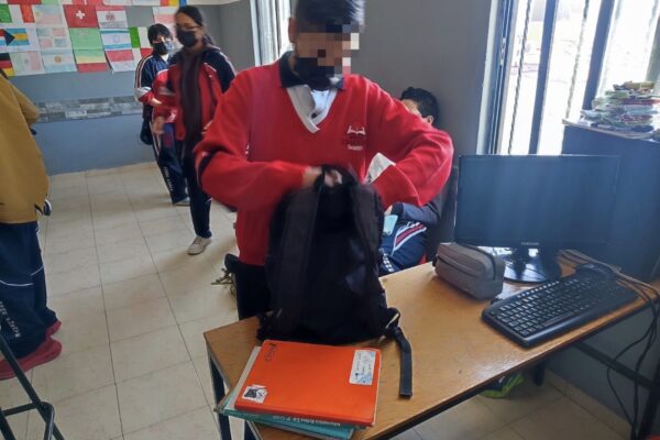 GOBIERNO ESTATAL REFUERZA SEGURIDAD EN ESCUELAS DEL SEER CON REVISIÓN DE ÚTILES ESCOLARES