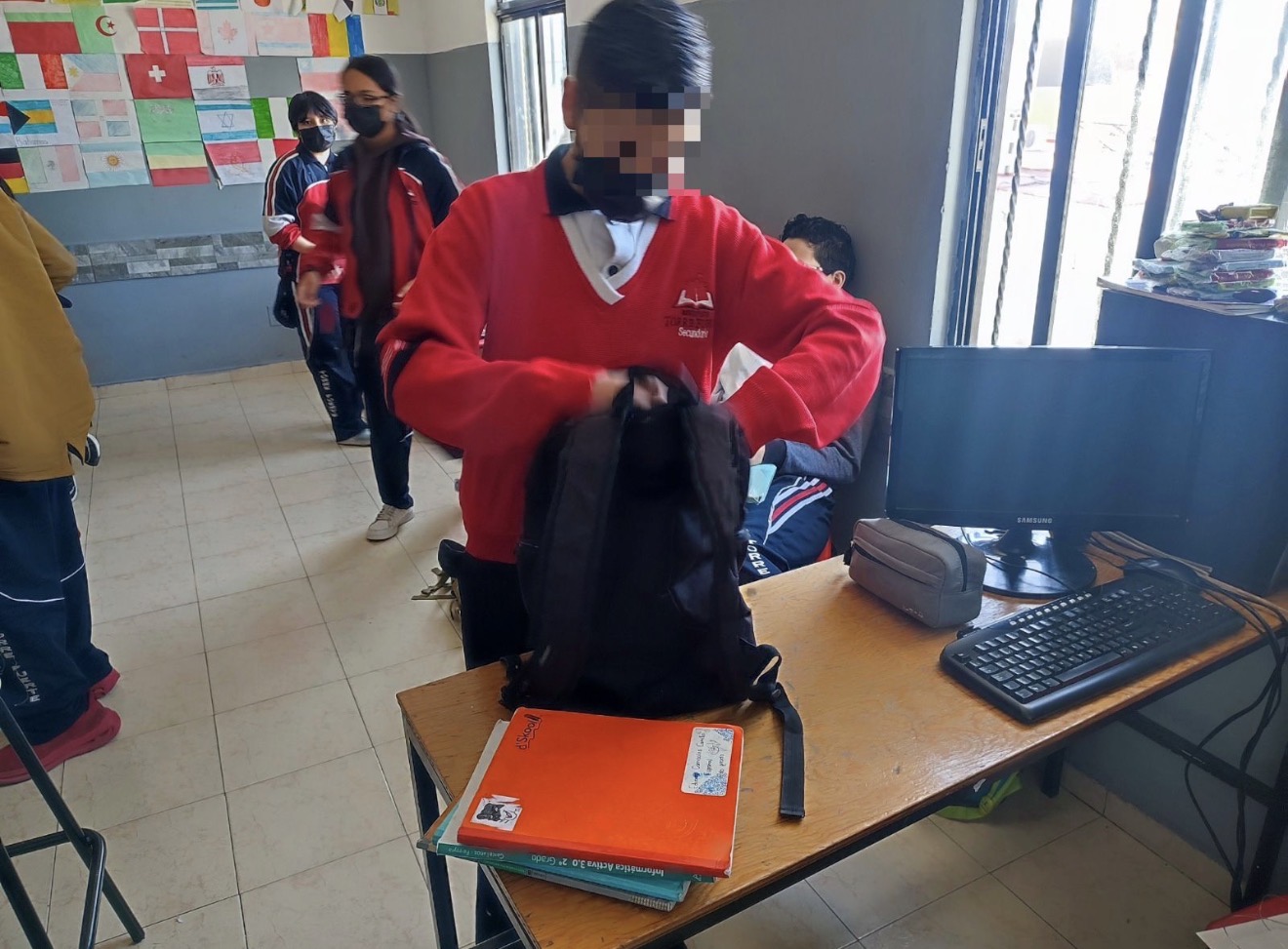 GOBIERNO ESTATAL REFUERZA SEGURIDAD EN ESCUELAS DEL SEER CON REVISIÓN DE ÚTILES ESCOLARES