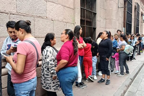 GOBIERNO DEL ESTADO ENTREGA ÁLBUMES Y ESTAMPAS DEL MUNDIAL PARA FOMENTAR LA CONVIVENCIA FAMILIAR