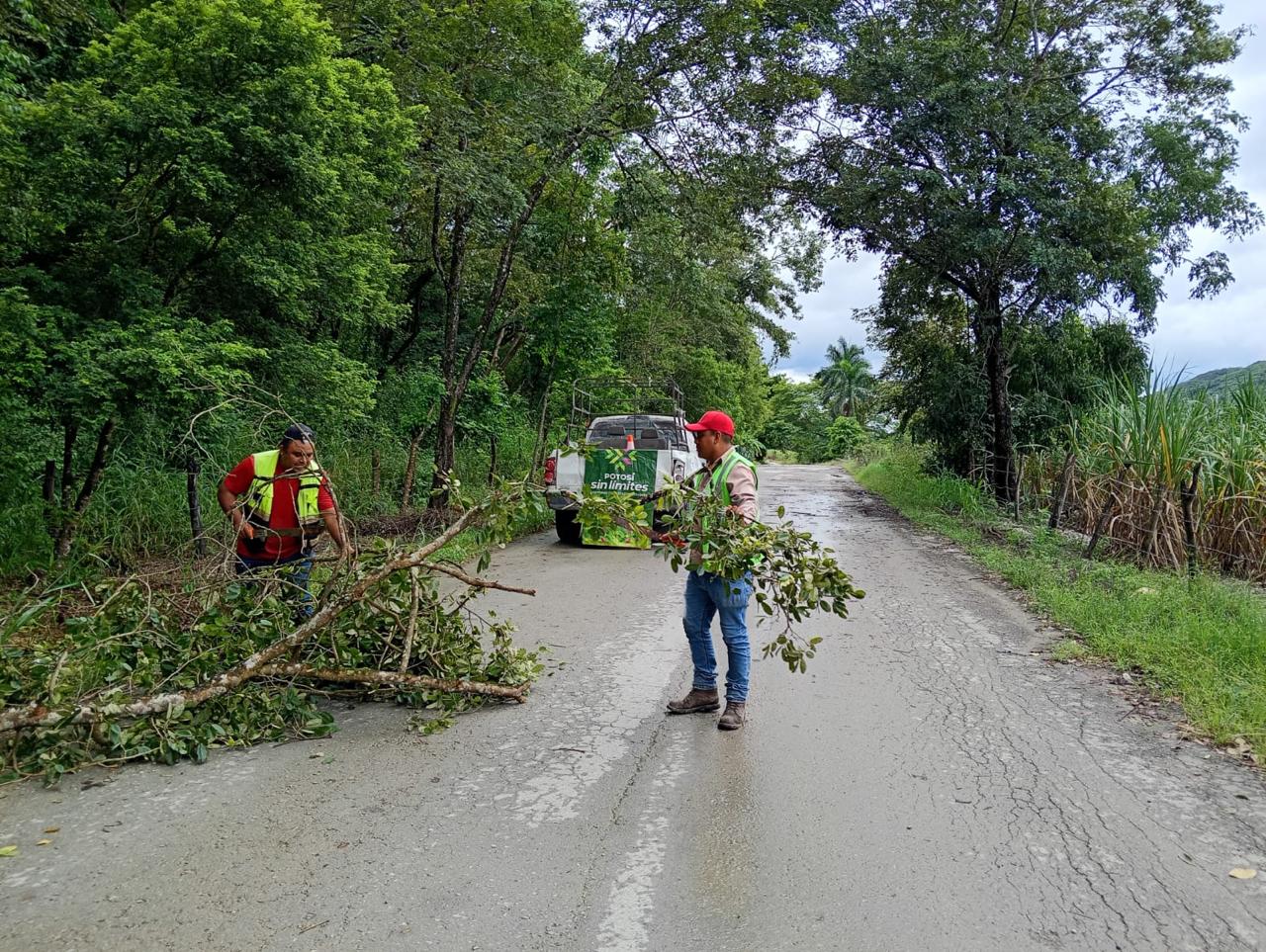 El Gobierno del Estado mantiene vigilancia permanente y atención inmediata en caminos estatales afectados por las lluvias. 🚧🌧️