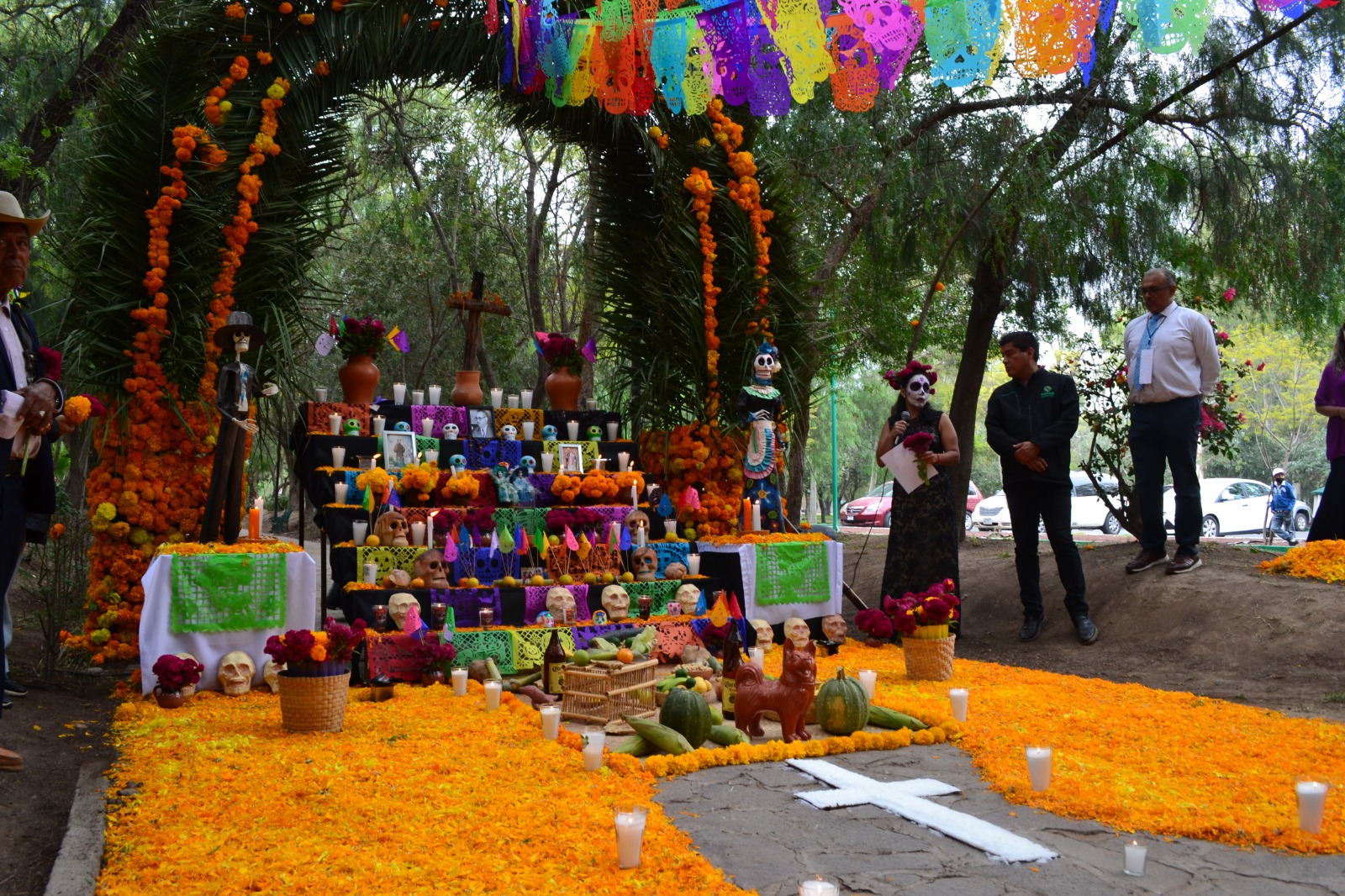 GOBIERNO DEL ESTADO MANTIENE VIVAS LAS TRADICIONES DEL DÍA DE MUERTOS