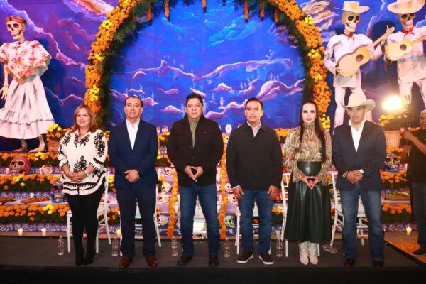 EL GOBERNADOR RICARDO GALLARDO INAUGURA MONUMENTAL ALTAR DE MUERTOS EN PALACIO DE GOBIERNO